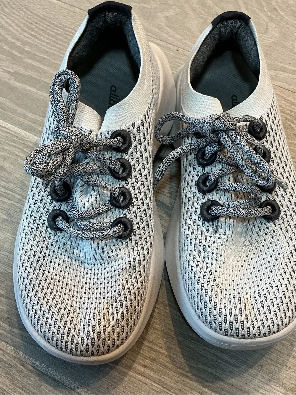 allbirds Tree Dasher 2 White and Gray Knit Lace-Up Sneakers Women’s Sz 6.5